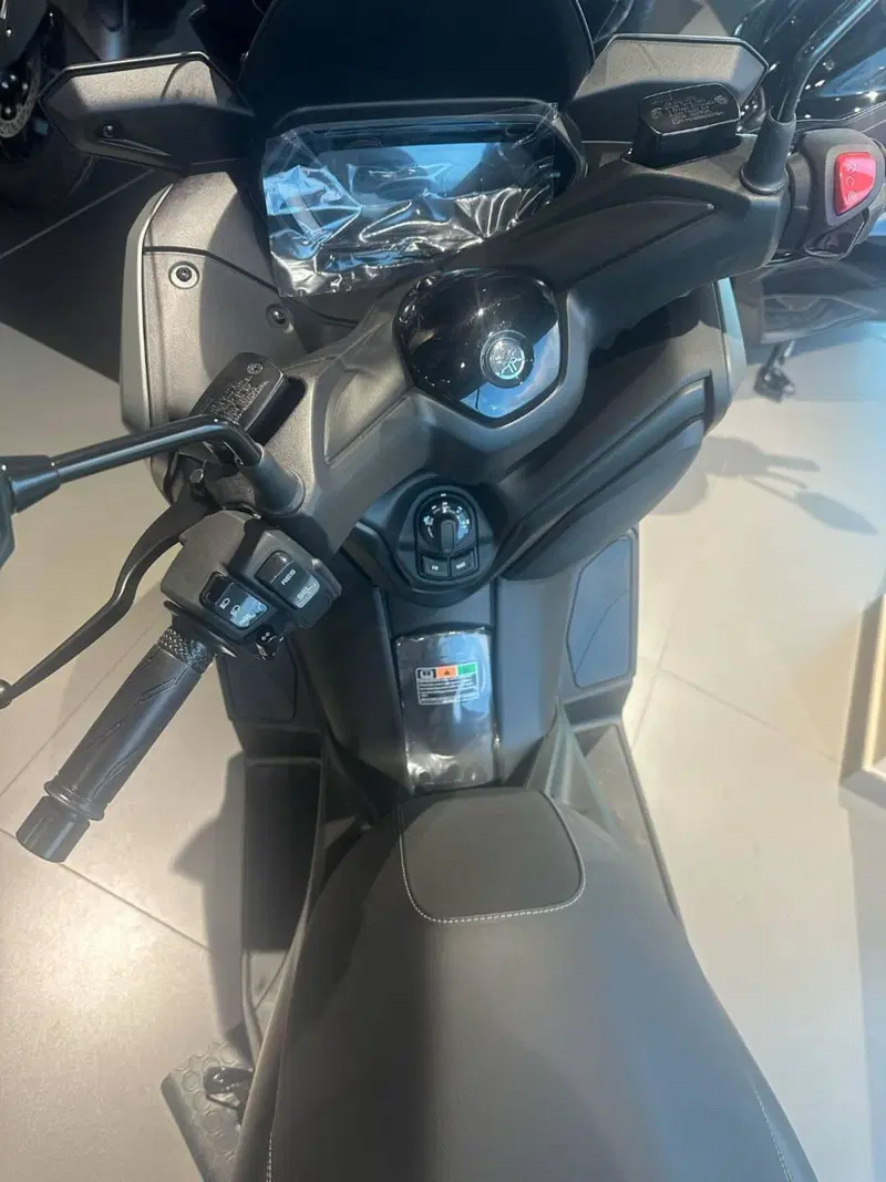Yamaha X-Max 300 (2025 - 26) (5)