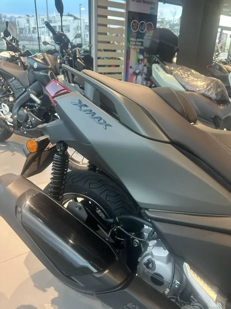 Yamaha X-Max 300 (2025 - 26) (7)