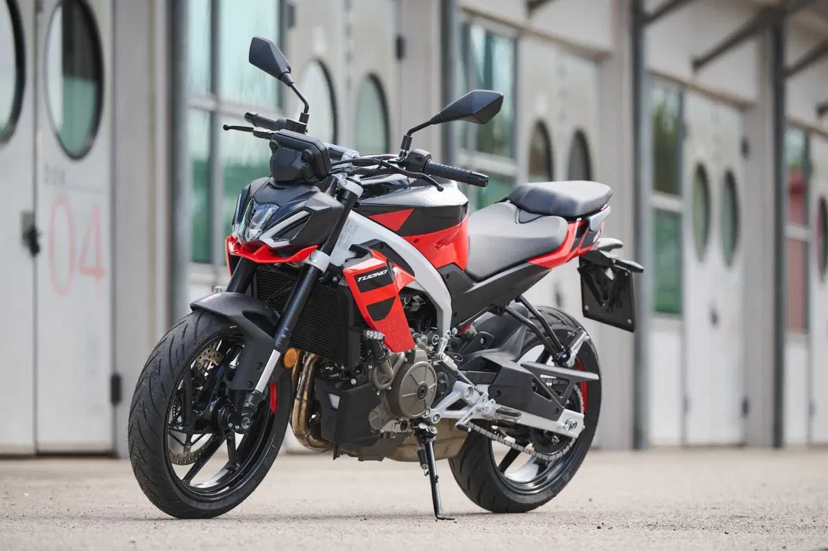 Aprilia Tuono 457: detta le regole