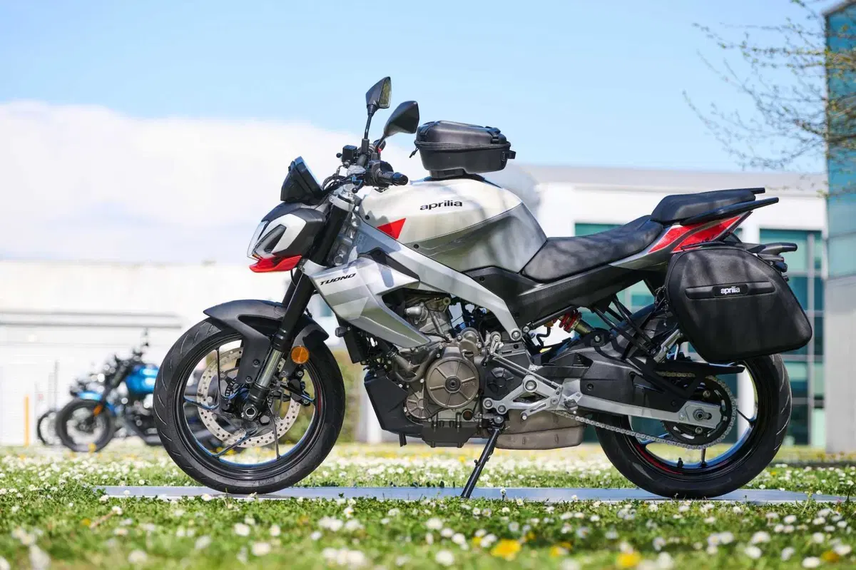 Aprilia Tuono 457: detta le regole (12)