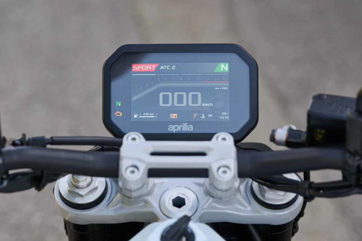Aprilia Tuono 457: detta le regole