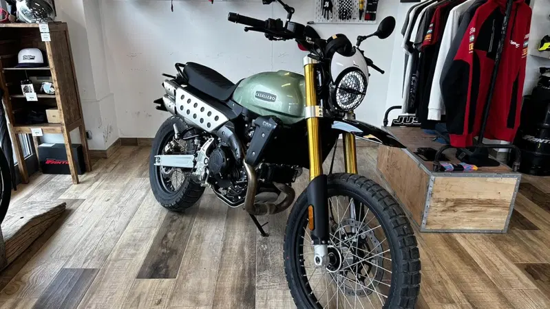 Fantic Caballero Rally 2025, la videoscheda tecnica: motore, ciclistica e segreti. Tutto quello che devi sapere [VIDEO]