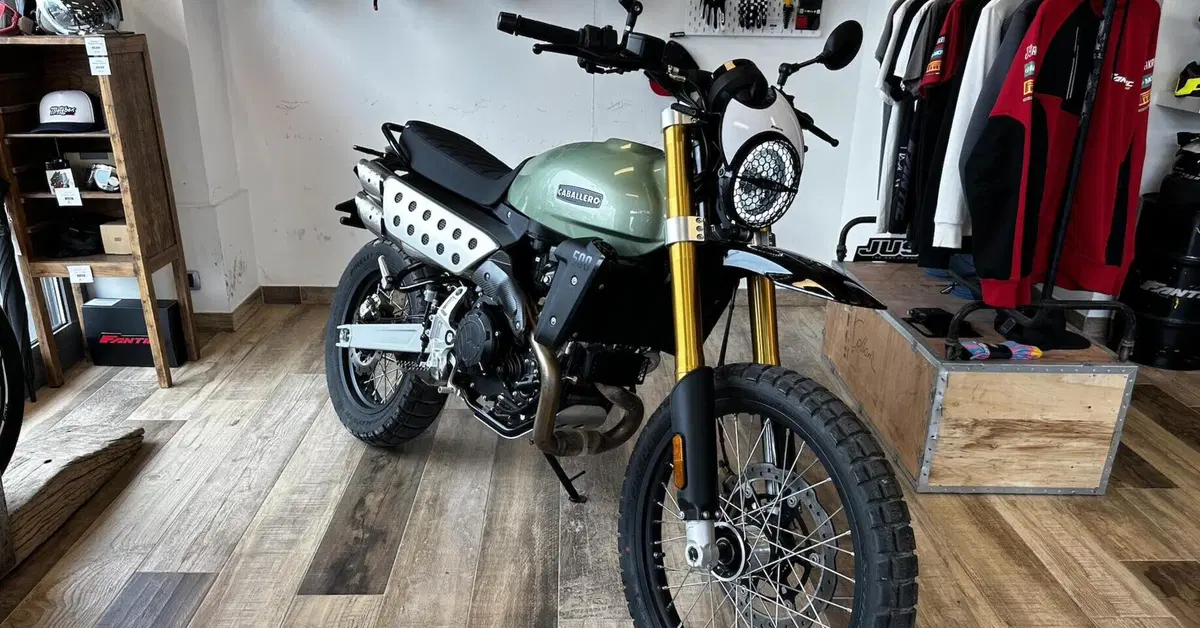 Fantic Caballero Rally 2025, la videoscheda tecnica: motore, ciclistica e segreti. Tutto quello che devi sapere [VIDEO]