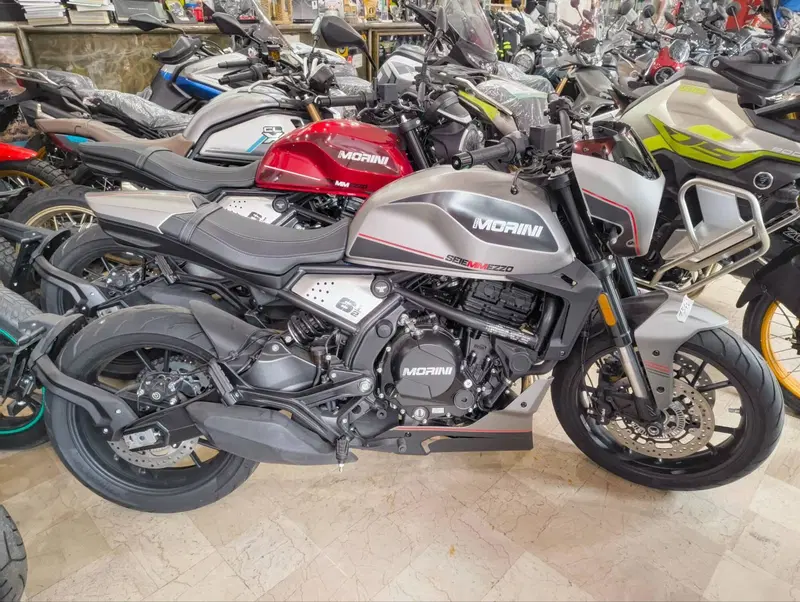 Moto Morini SEIEMMEZZO STR (2022 - 26) (4)
