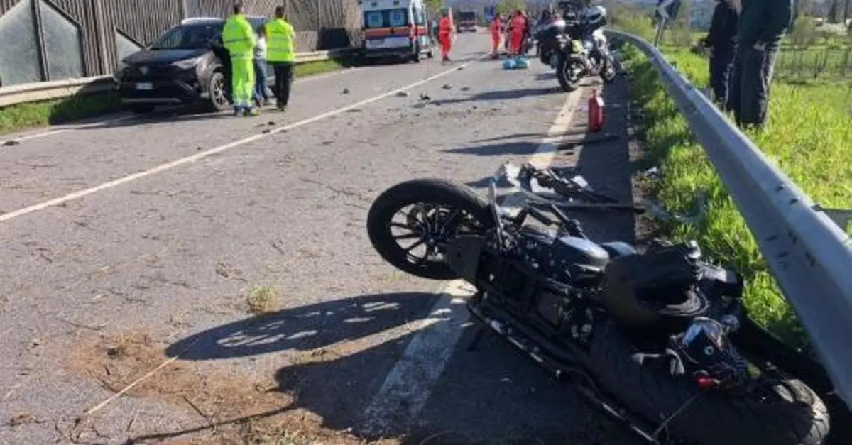 Brescia: positivo al test alcolemico, investe cinque moto con la sua auto
