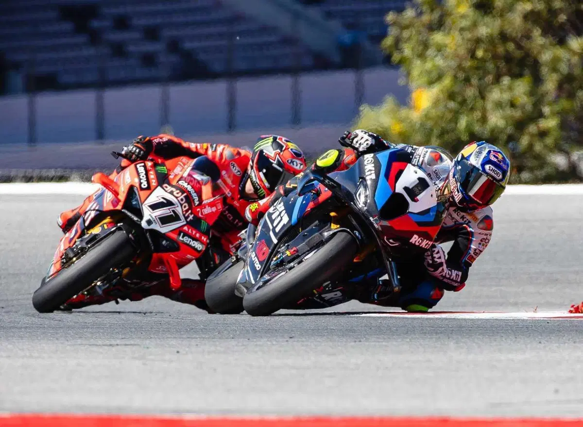SBK 2025. Razgatlioglu conquista la Superpole di Portimao!