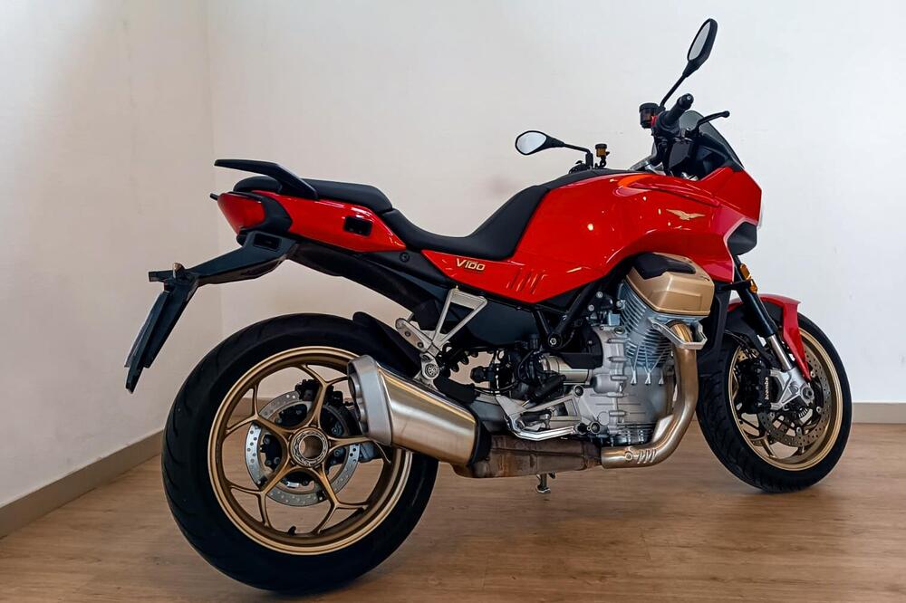 Moto Guzzi V100 Mandello (2022 - 24) (3)