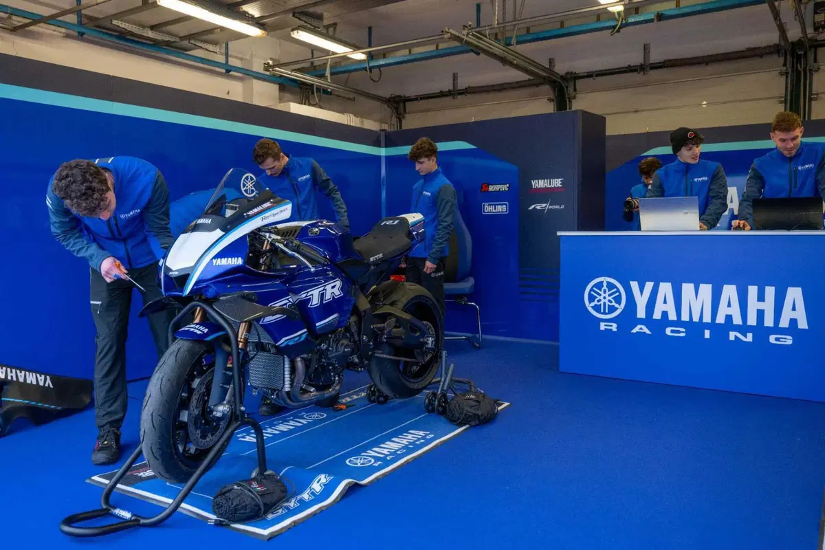 Yamaha R9: al Blue Racing Day 2025 è lei la star. L'abbiamo provata in pista a Misano [GALLERY] (5)