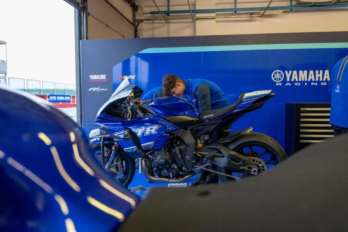 Yamaha R9: al Blue Racing Day 2025 è lei la star. L'abbiamo provata in pista a Misano [GALLERY] (6)