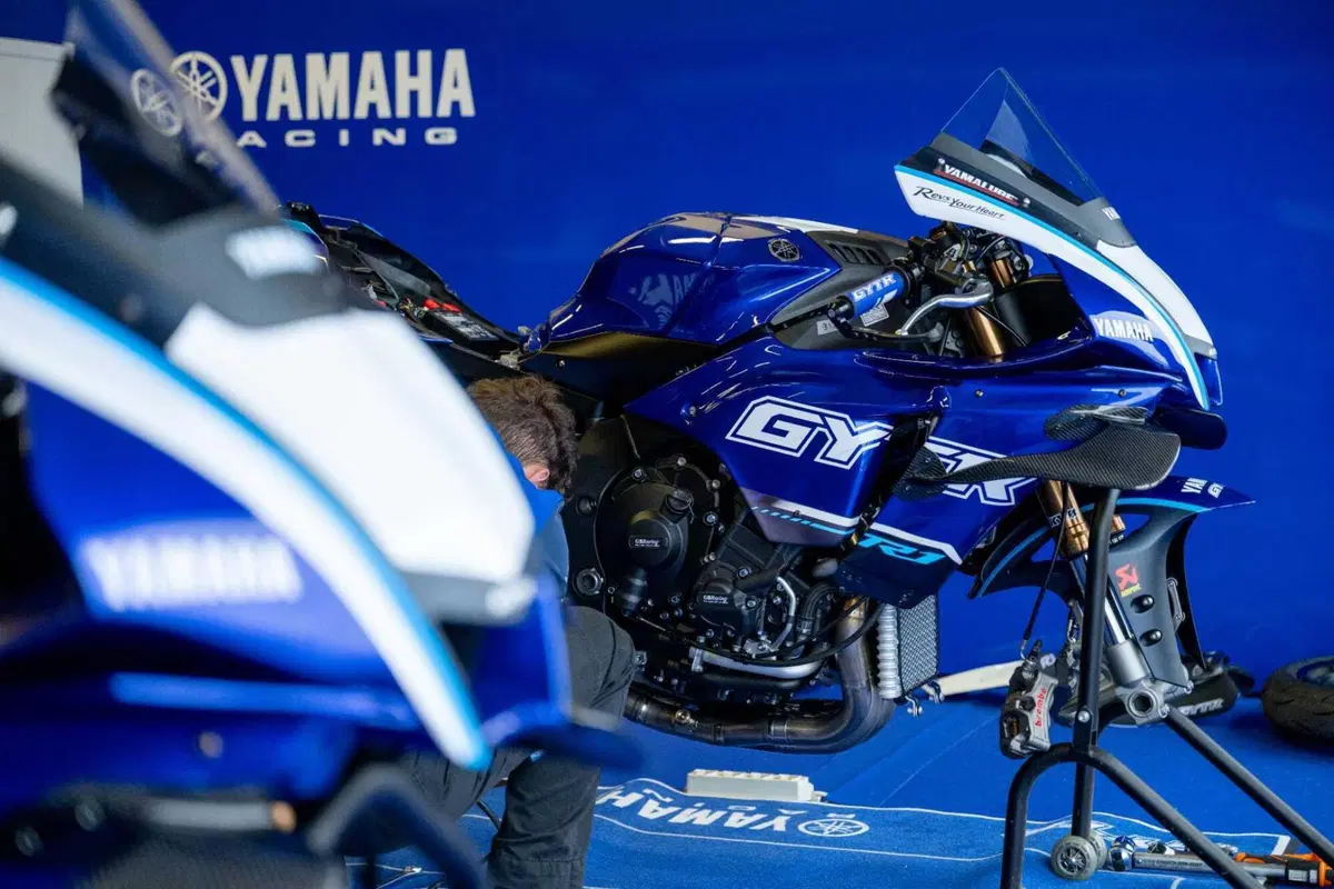 Yamaha R9: al Blue Racing Day 2025 è lei la star. L'abbiamo provata in pista a Misano [GALLERY] (11)