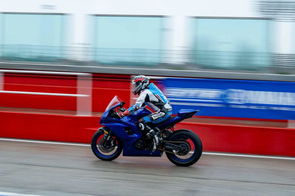 Yamaha R9: al Blue Racing Day 2025 è lei la star. L'abbiamo provata in pista a Misano [GALLERY] (12)