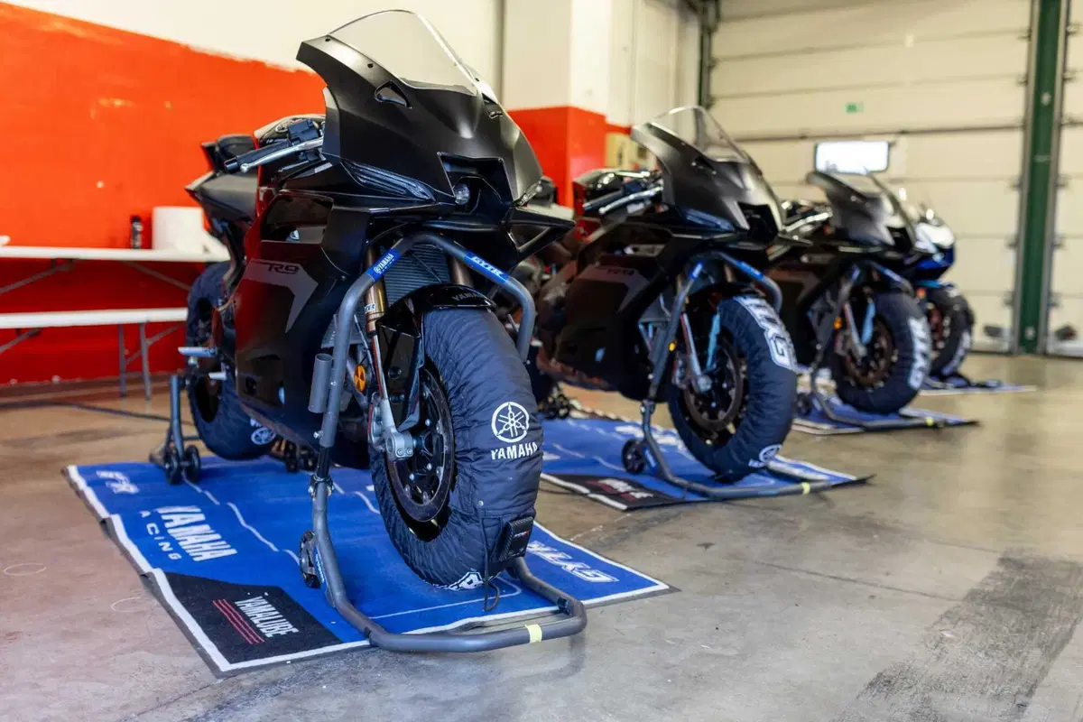 Yamaha R9: al Blue Racing Day 2025 è lei la star. L'abbiamo provata in pista a Misano [GALLERY] (37)
