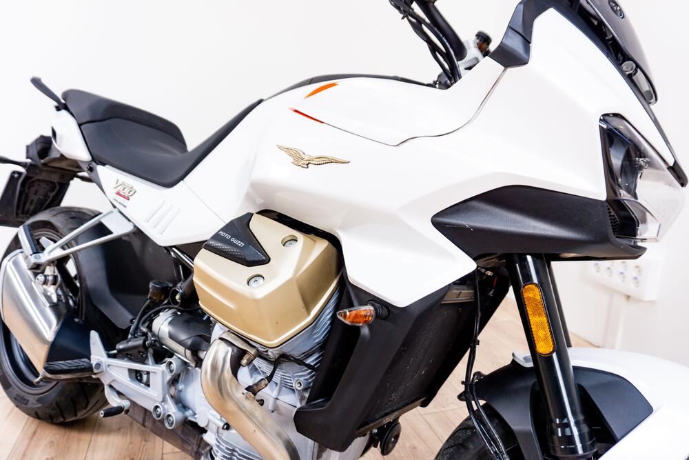 Moto Guzzi V100 Mandello (2022 - 24) (5)