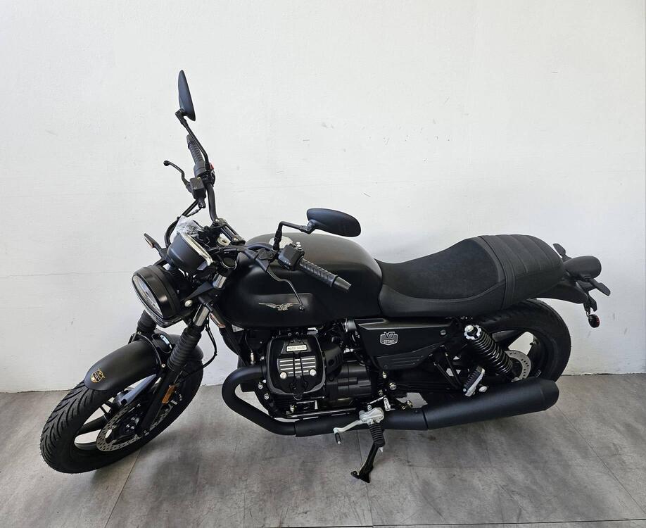 Moto Guzzi V7 Stone (2025) (2)