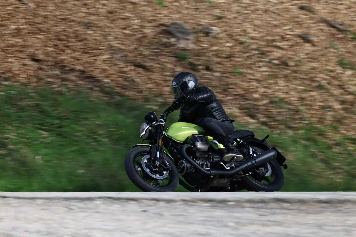 Moto Guzzi V7 Sport (5)