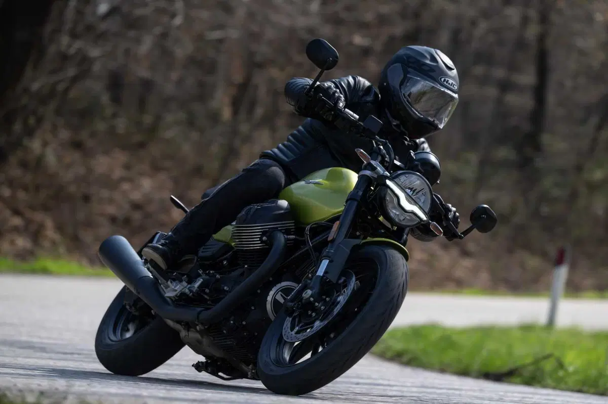 Moto Guzzi V7 Sport (6)