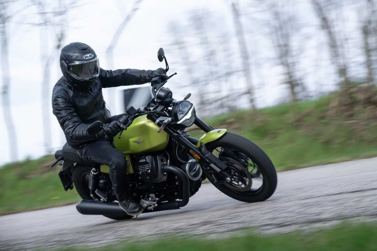 Moto Guzzi V7 Sport (8)