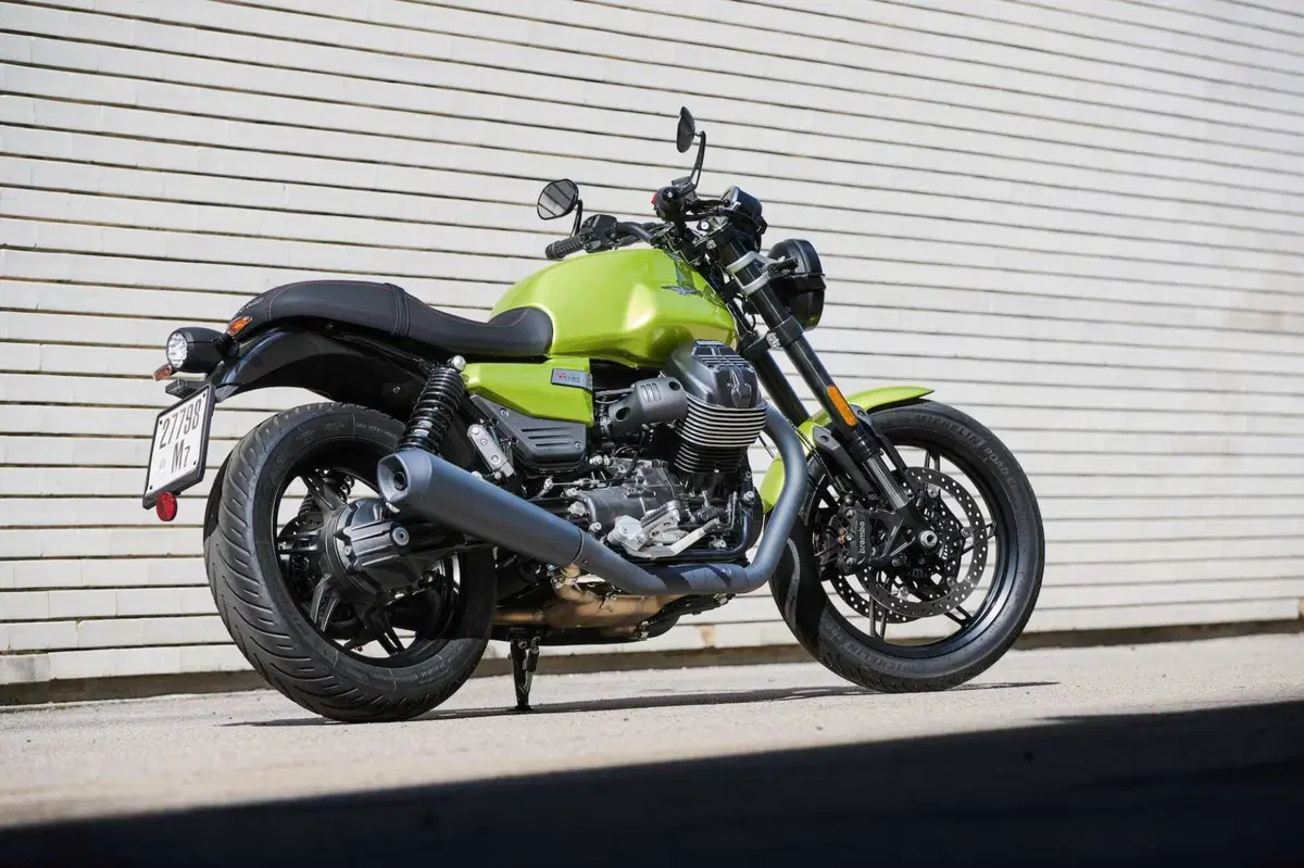Moto Guzzi V7 Sport (2)