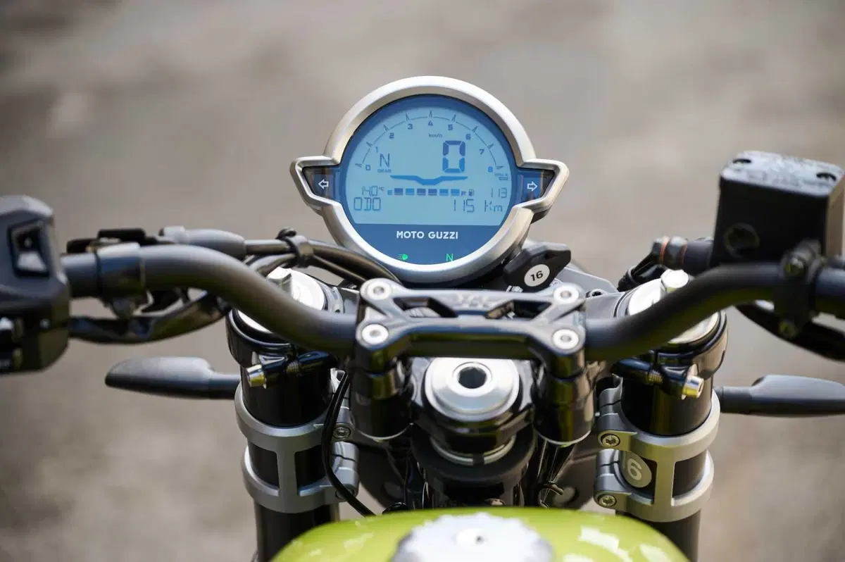 Moto Guzzi V7 Sport (2)