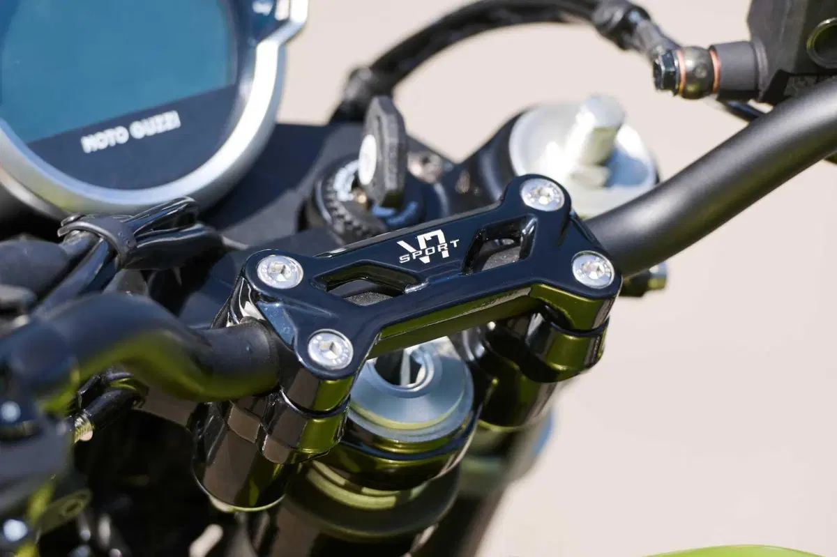 Moto Guzzi V7 Sport (3)