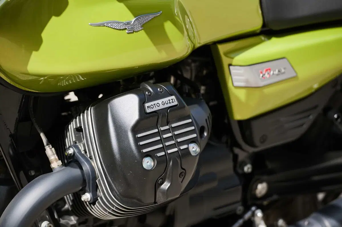 Moto Guzzi V7 Sport (6)