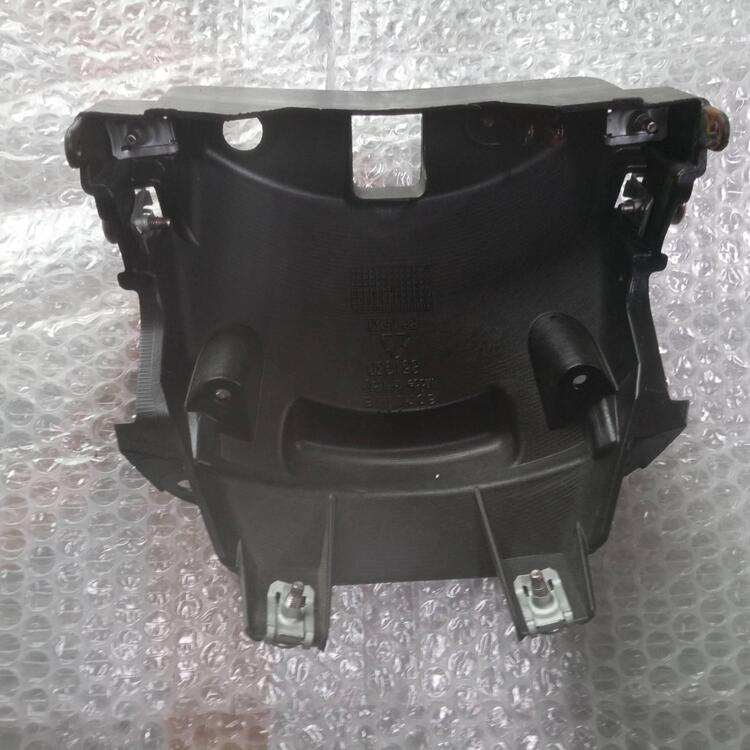 Supporto sgancio vano porta casco Aprilia Mana 850 (3)