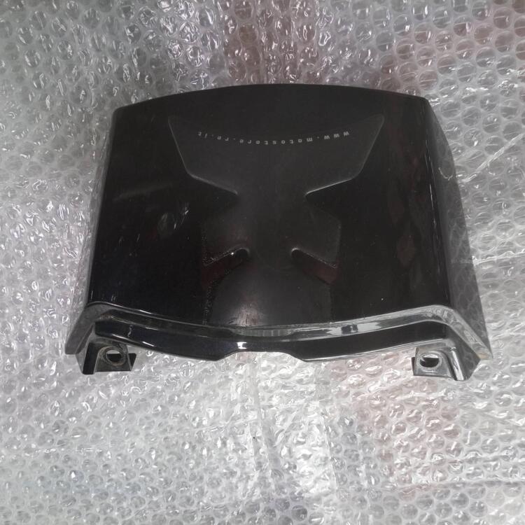 Chiusura posteriore vano porta casco nero Aprilia