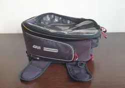 Vendo BORSA MAGNETICA Givi