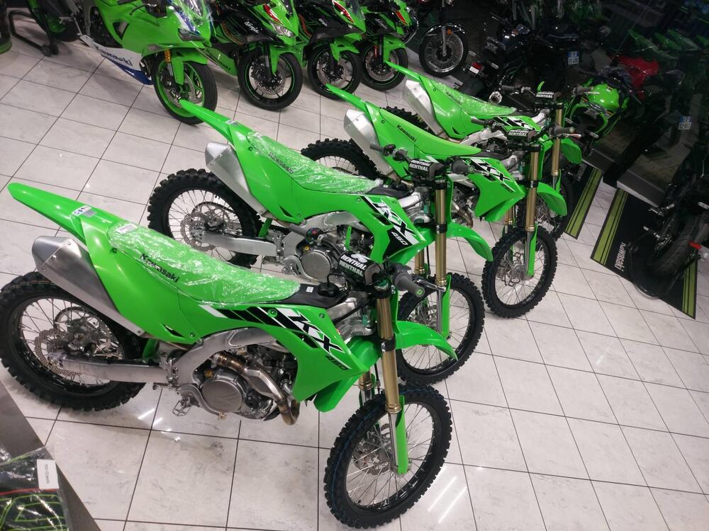Kawasaki KX 450 (2025) (4)