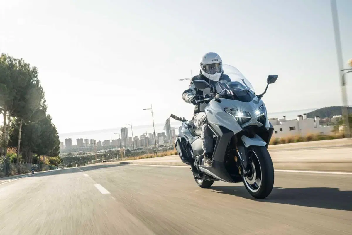 Questione di fede. Abbiamo provato il nuovo TMax Tech Max 2025 TEST [VIDEO] (3)