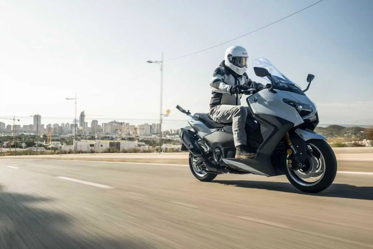 Questione di fede. Abbiamo provato il nuovo TMax Tech Max 2025 TEST [VIDEO] (4)