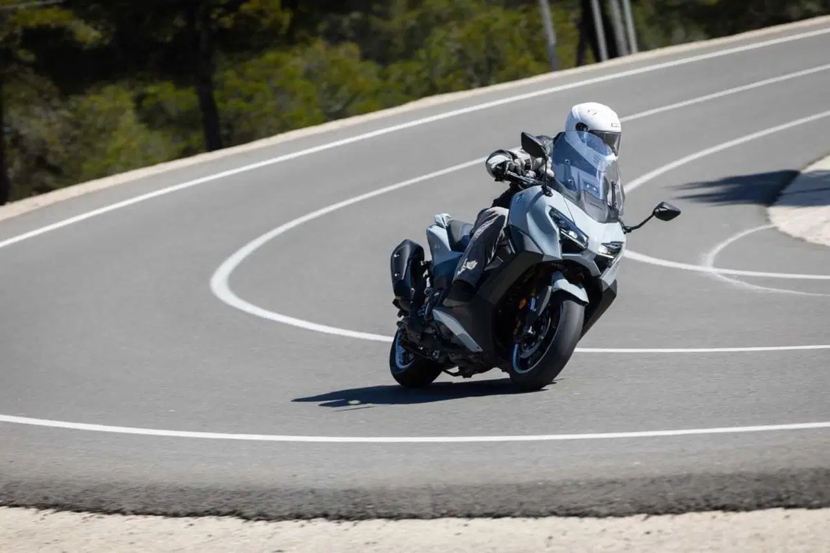 Questione di fede. Abbiamo provato il nuovo TMax Tech Max 2025 TEST [VIDEO] (18)