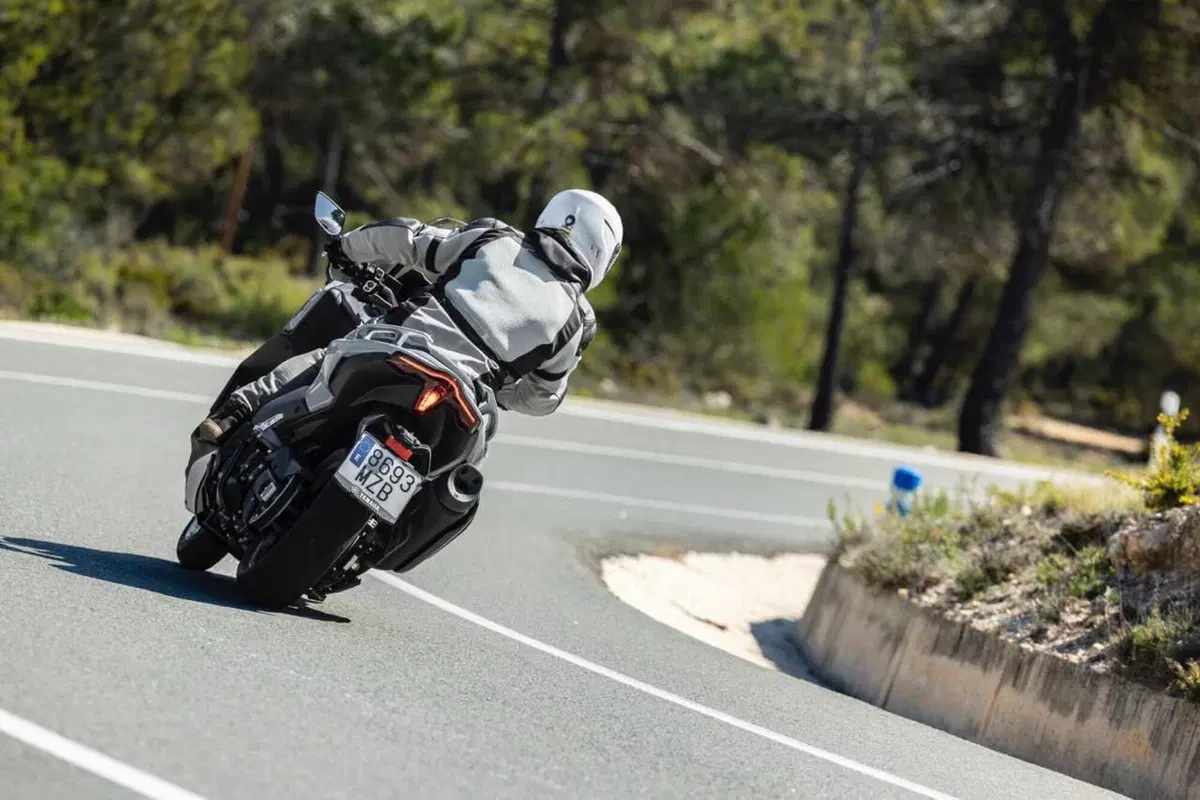 Questione di fede. Abbiamo provato il nuovo TMax Tech Max 2025 TEST [VIDEO] (34)