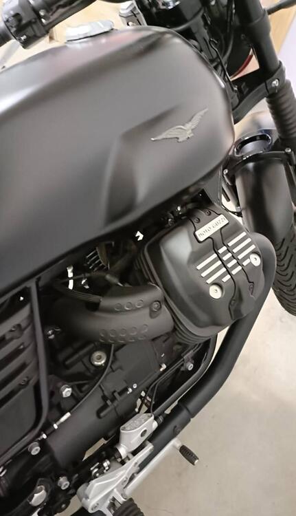 Moto Guzzi V7 III Stone Night Pack (2019 - 20)