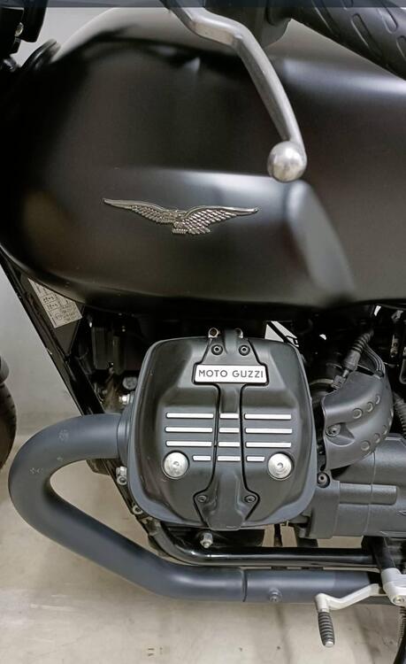 Moto Guzzi V7 III Stone Night Pack (2019 - 20) (2)