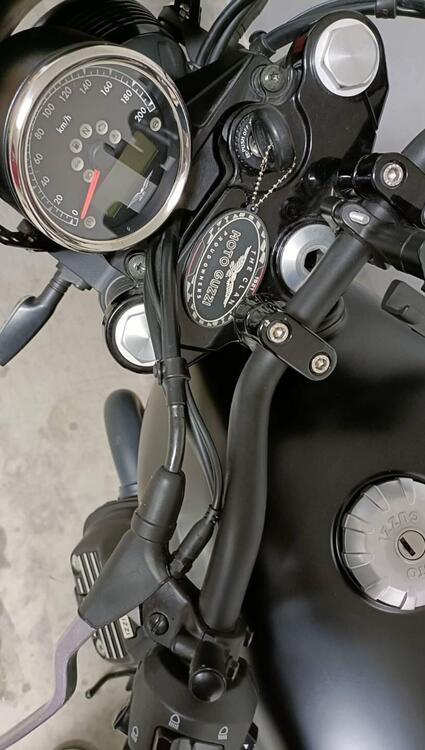 Moto Guzzi V7 III Stone Night Pack (2019 - 20) (3)