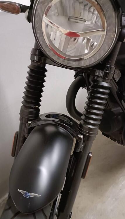 Moto Guzzi V7 III Stone Night Pack (2019 - 20) (4)