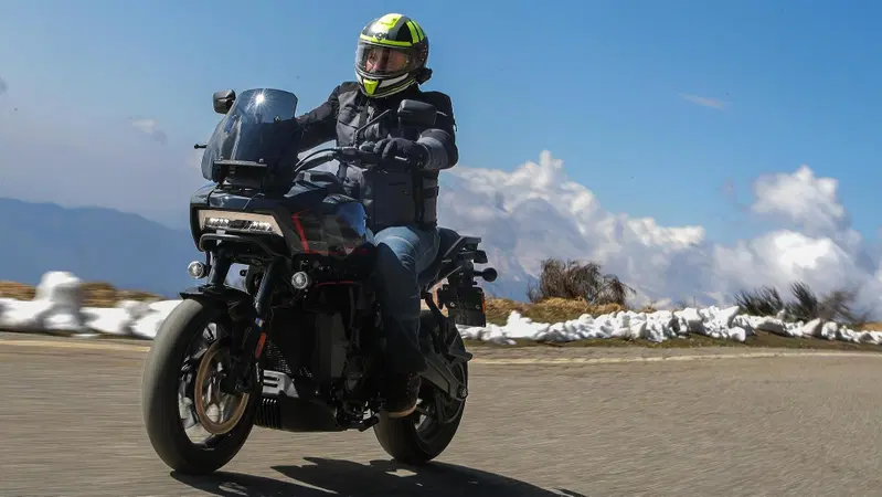 Nuova Harley-Davidson Pan America 1250 ST: c'&egrave; solo l'anteriore da 17? [VIDEO]    