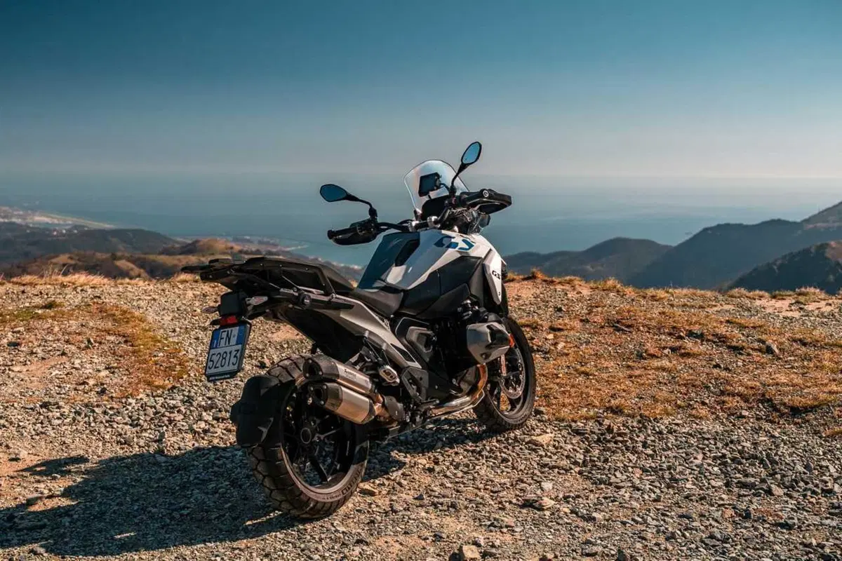Scambieresti una BMW R 1300 GS con tre Benelli TRK 702X? Comparativa tra le due best-seller! [VIDEO] (2)