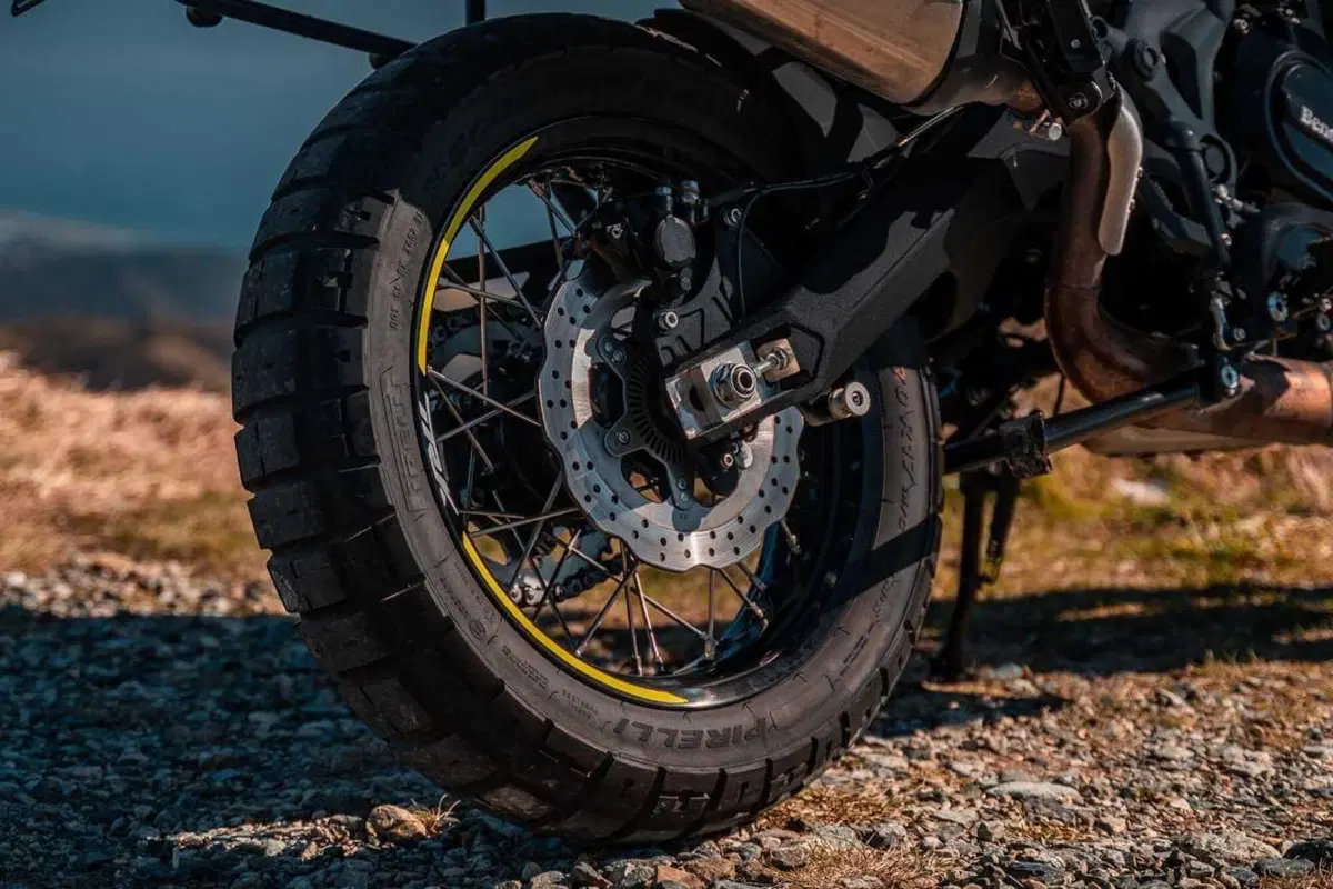 Scambieresti una BMW R 1300 GS con tre Benelli TRK 702X? Comparativa tra le due best-seller! [VIDEO] (51)
