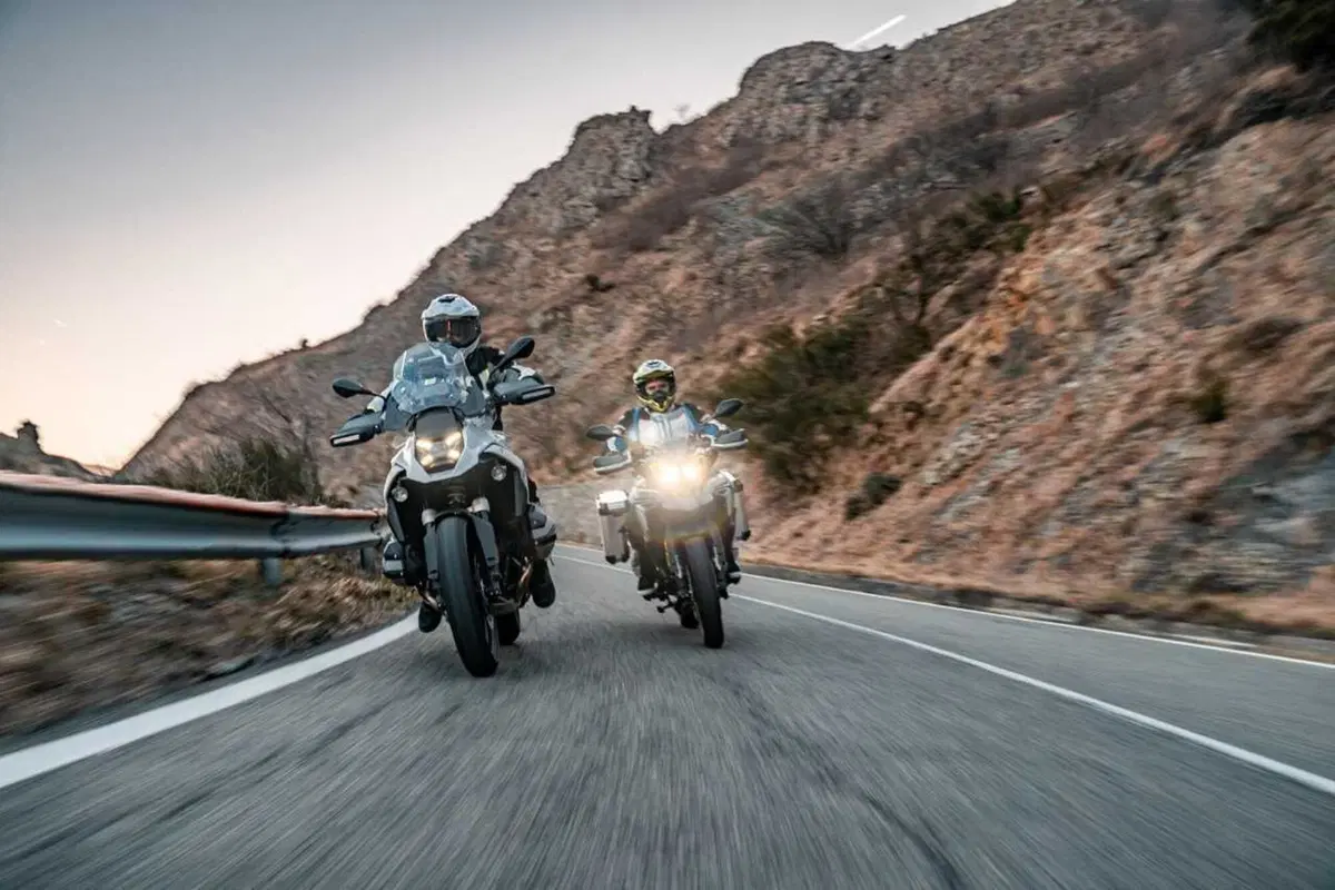 Scambieresti una BMW R 1300 GS con tre Benelli TRK 702X? Comparativa tra le due best-seller! [VIDEO] (129)