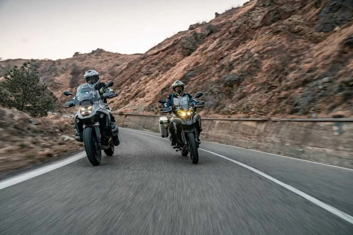 Scambieresti una BMW R 1300 GS con tre Benelli TRK 702X? Comparativa tra le due best-seller! [VIDEO] (133)