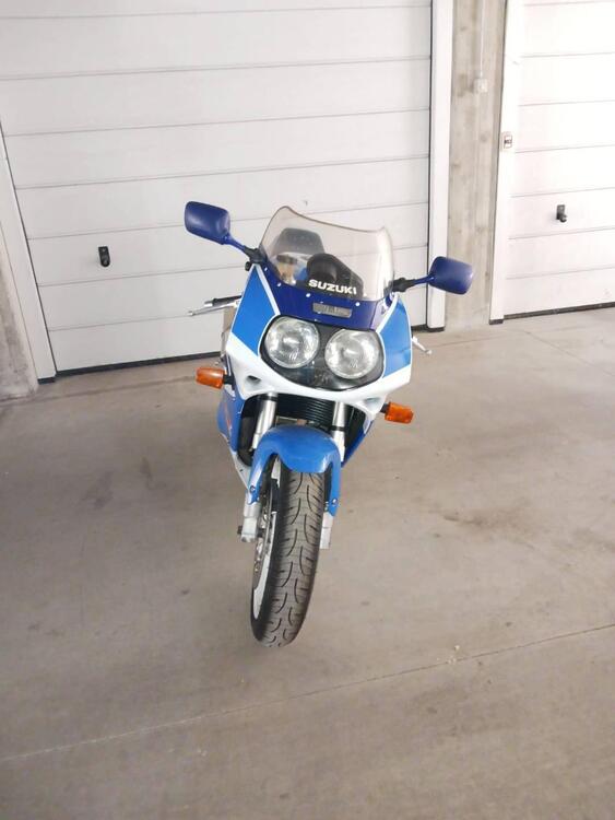Suzuki GSX 750 R (2)