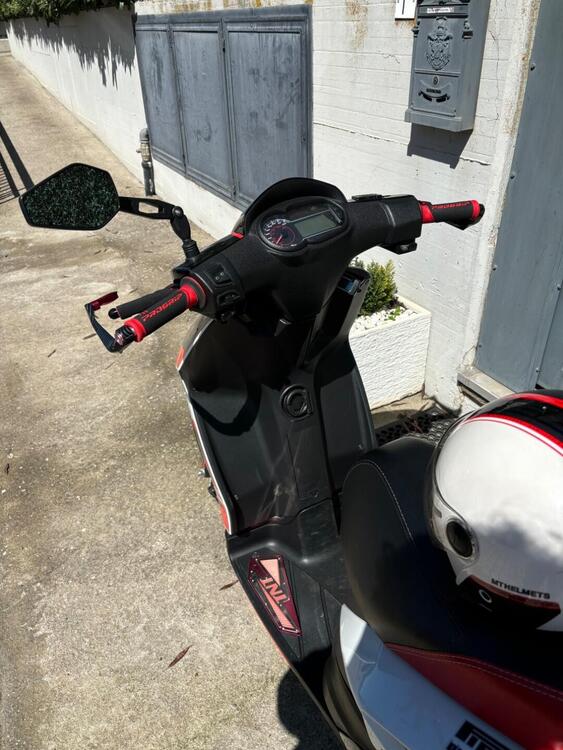 Aprilia SR 50 Motard 2T (2018 - 20) (5)