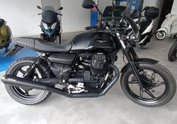 Moto Guzzi V7 Stone (2021 - 24) usata