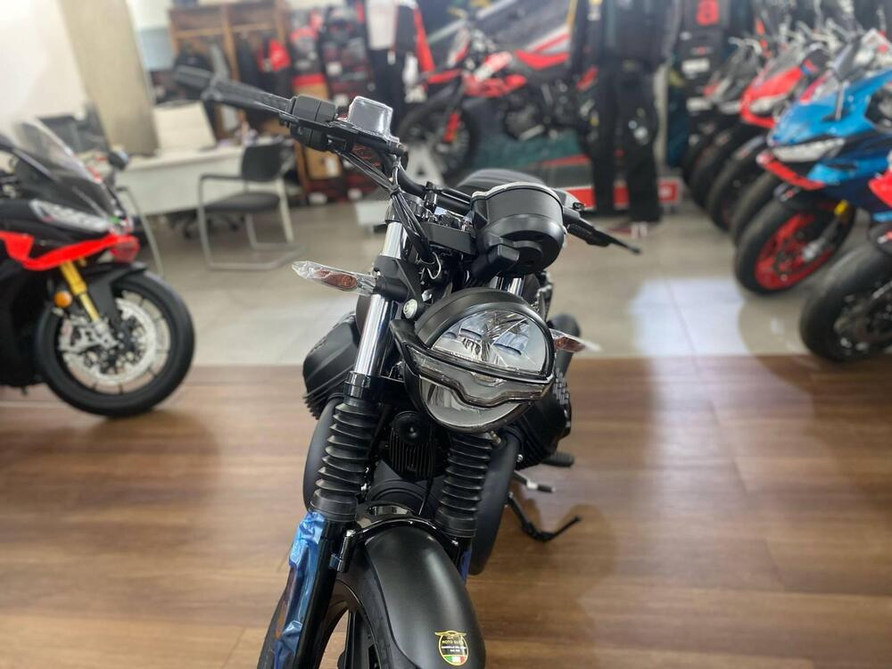 Moto Guzzi V7 Stone (2021 - 24) (3)