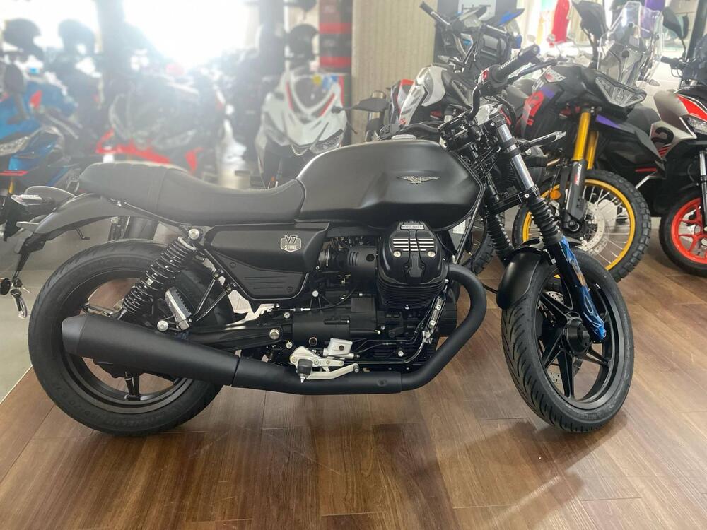 Moto Guzzi V7 Stone (2021 - 24)