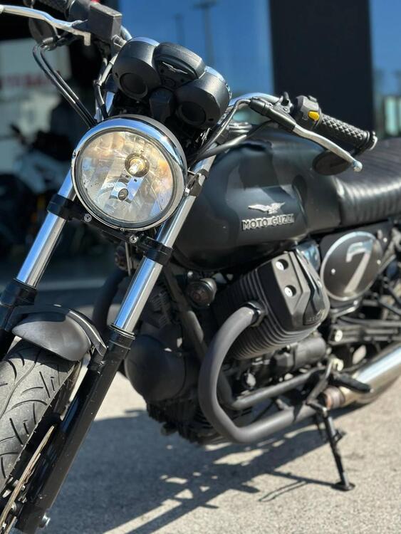 Moto Guzzi V7 Stone (2012 - 15)