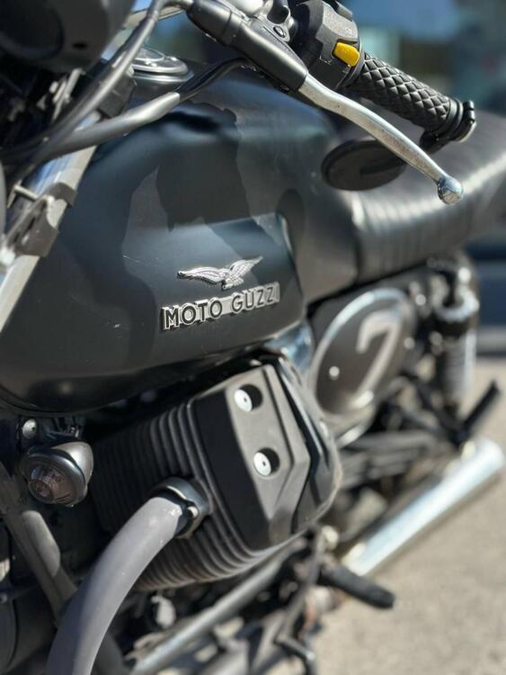 Moto Guzzi V7 Stone (2012 - 15) (4)