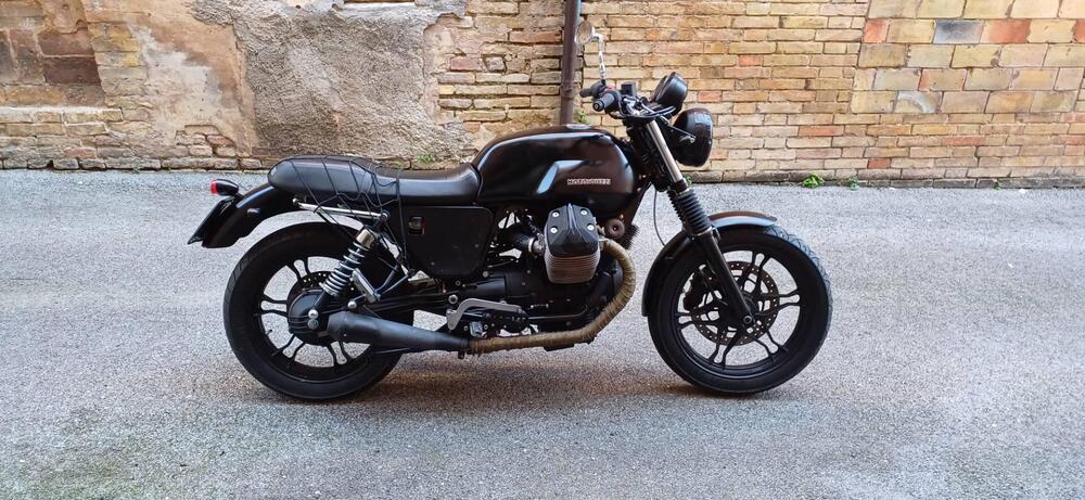 Moto Guzzi V7 Stone (2012 - 15)